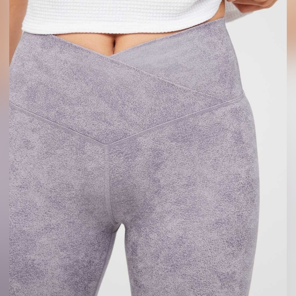 Offline by Aerie Hugger Crossover High waisted crackle Legging pants - Picture 2 of 4